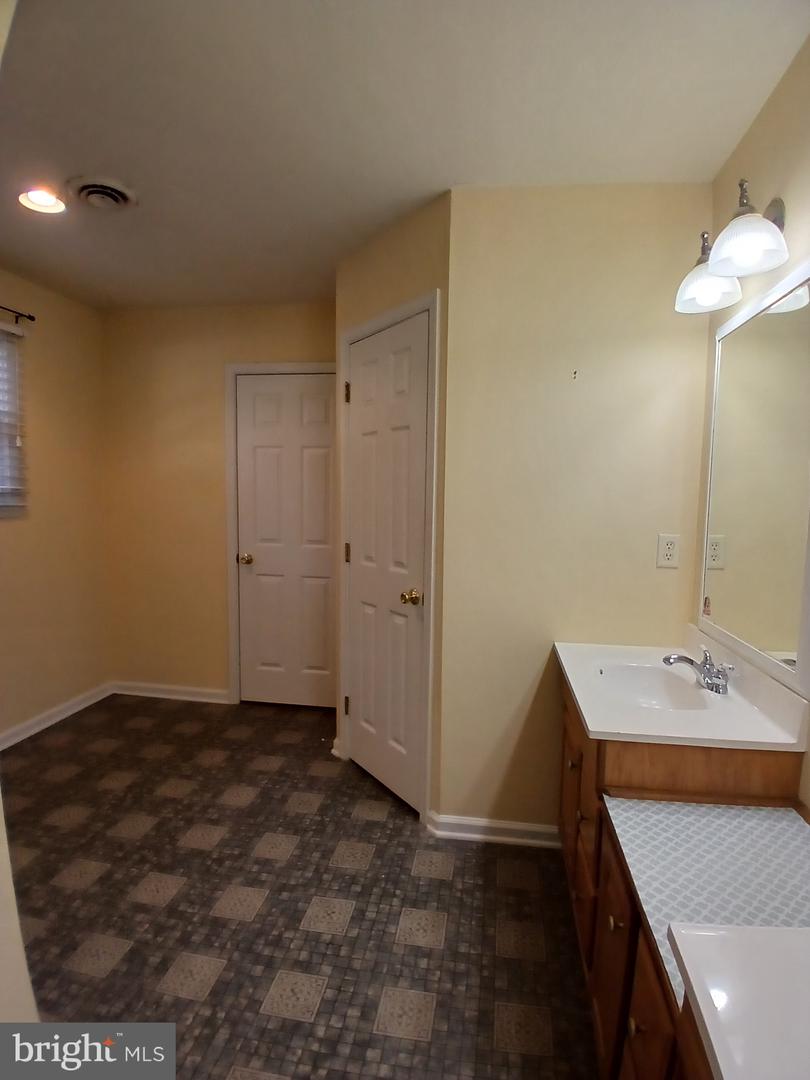 18 GREYSTONE Dr LEWES, DE 19958