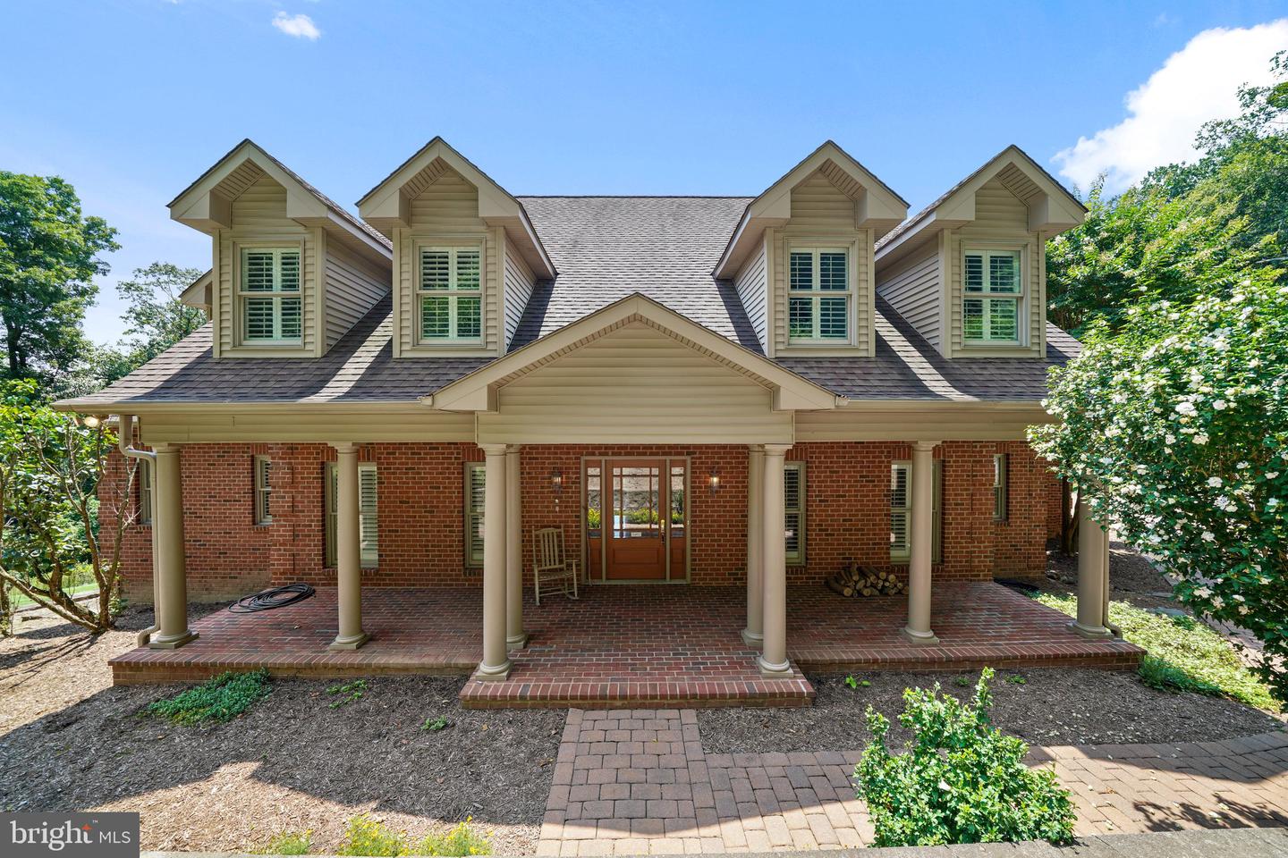 11 FOXHILL Ln