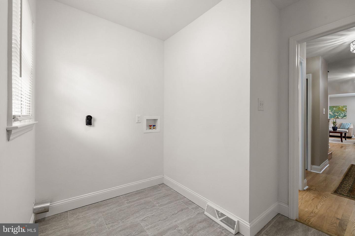 6 WORRAL Ct NEWARK, DE 19711