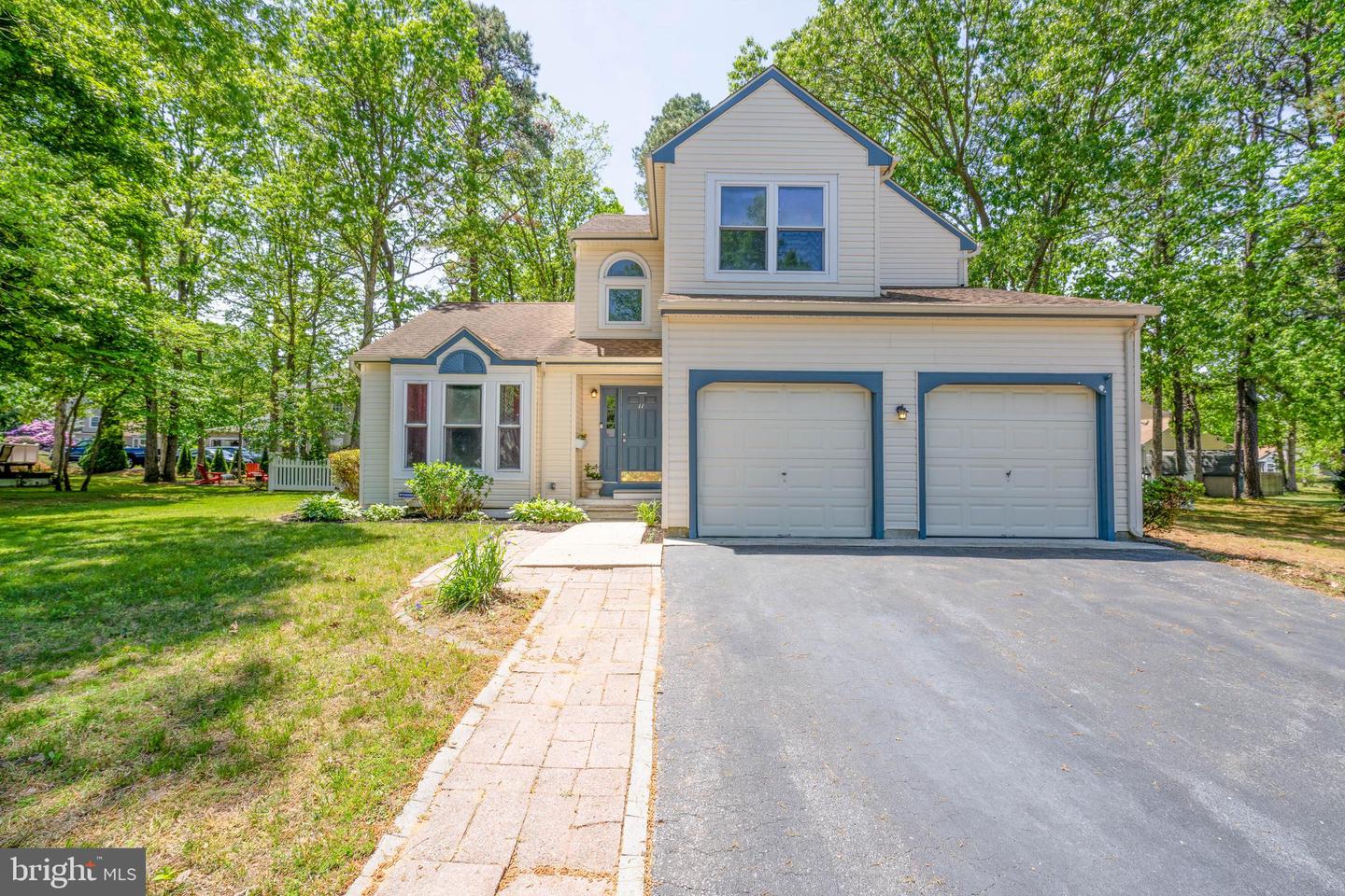 11 MEGAN Dr