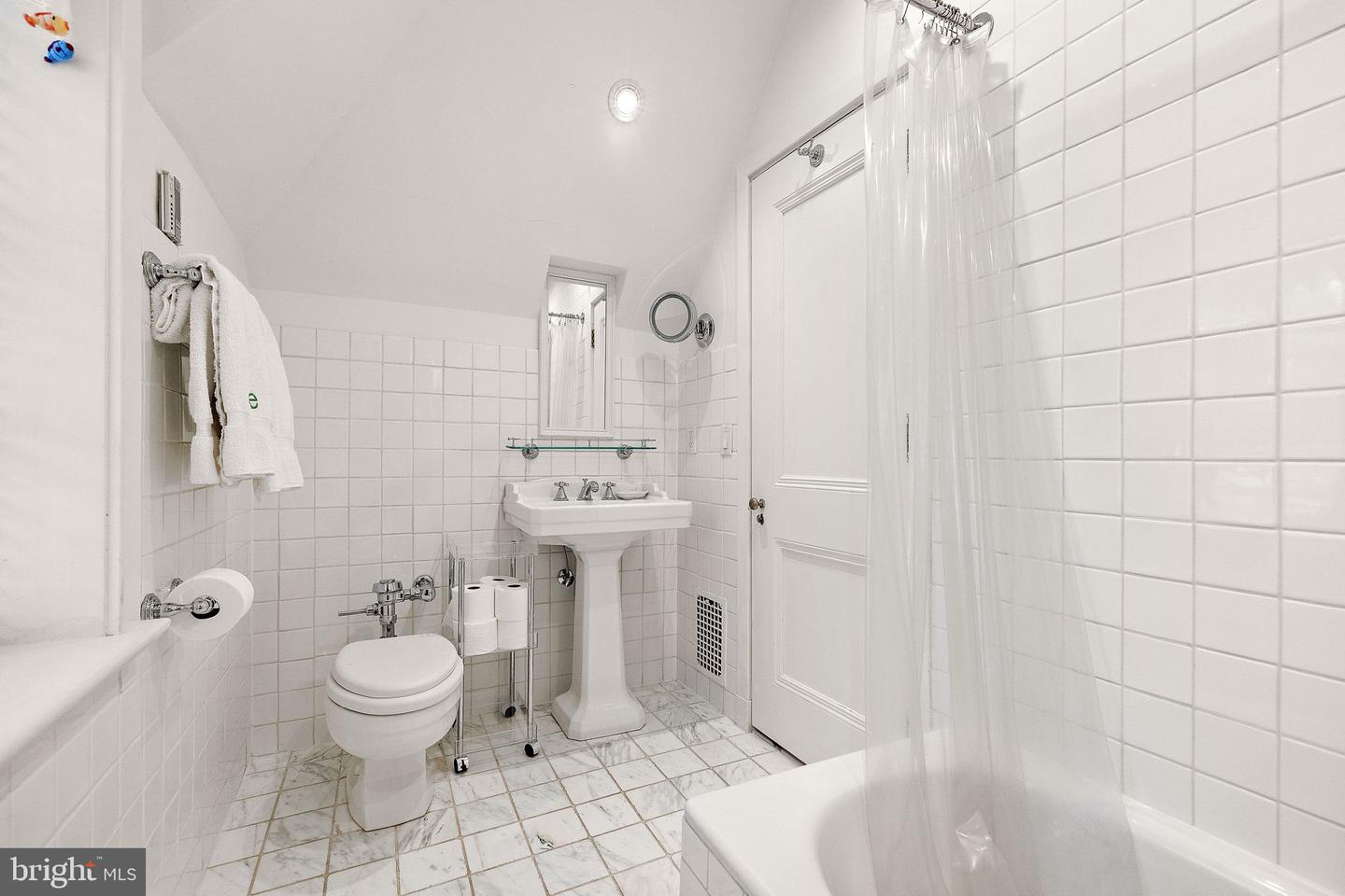 912 NOTTINGHAM Rd WILMINGTON, DE 19805