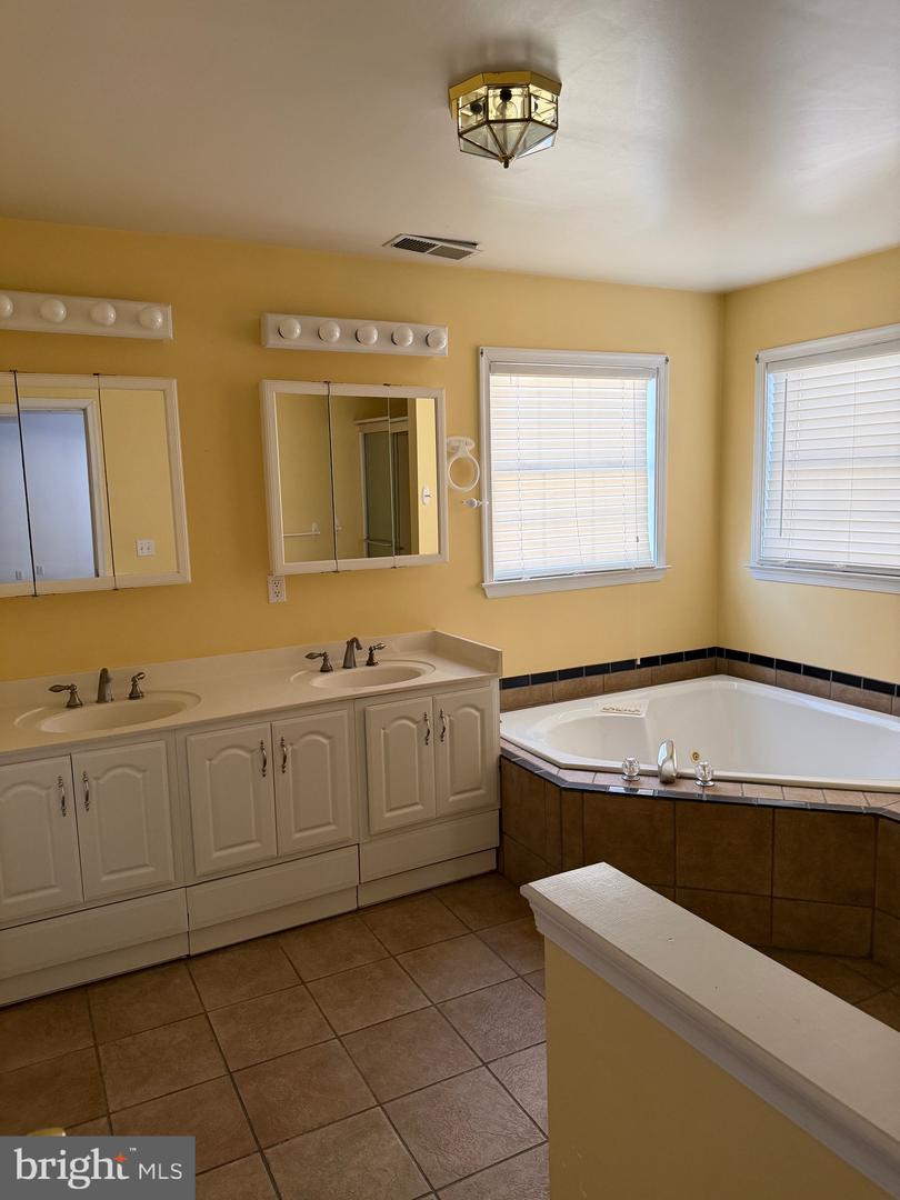 32841 E RIGA Dr OCEAN VIEW, DE 19970