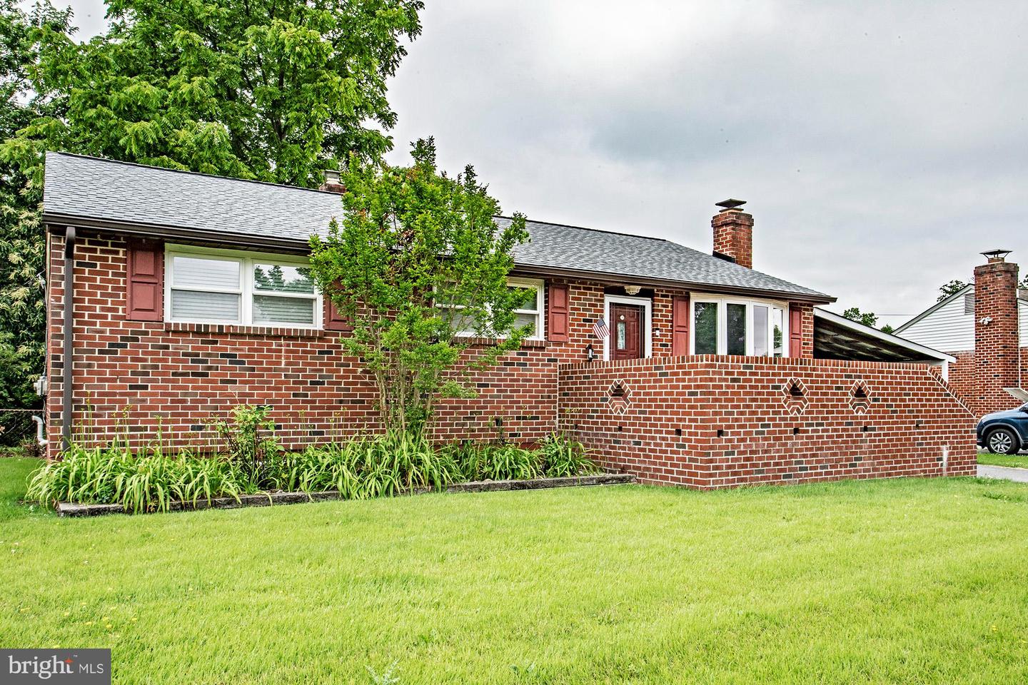 40 IVY Ln