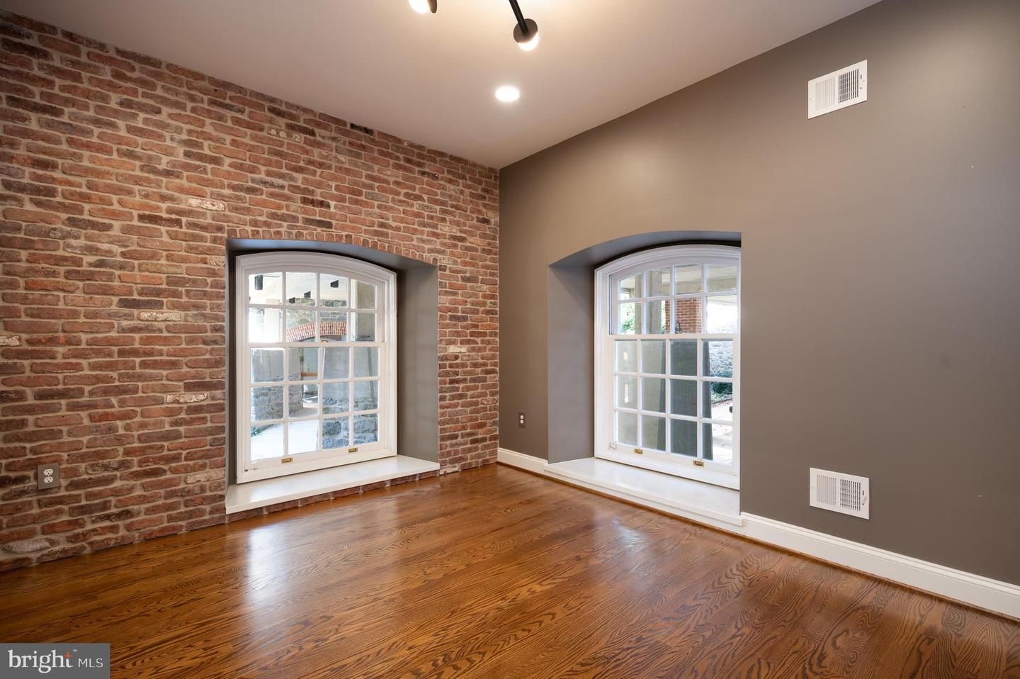 24 S ROCKLAND FALLS Rd #24 ROCKLAND, DE 19732