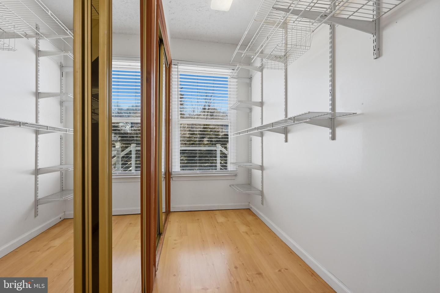 811 N LONG Cv Rd GLEN BURNIE, MD 21060