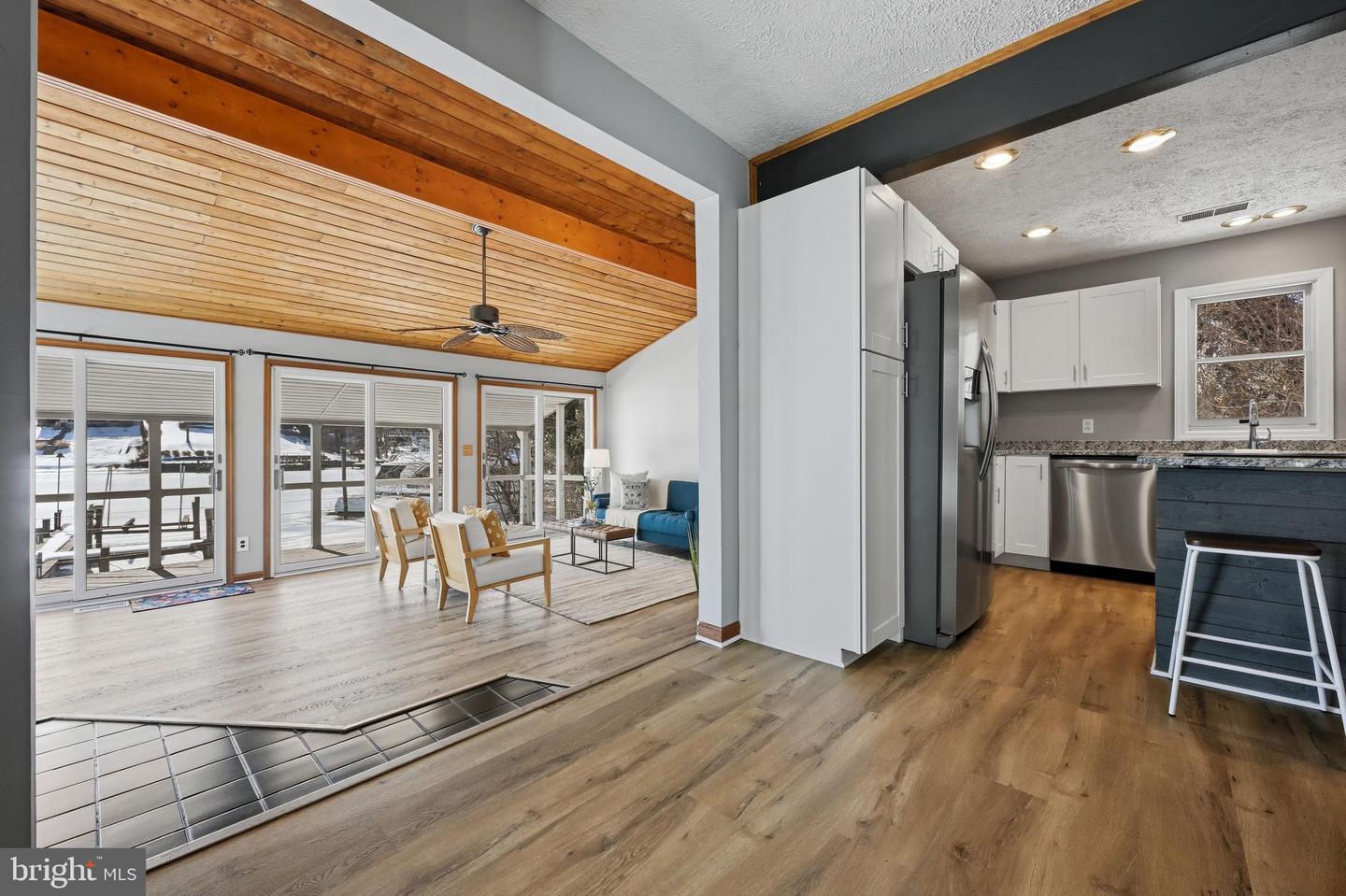 811 N LONG Cv Rd GLEN BURNIE, MD 21060