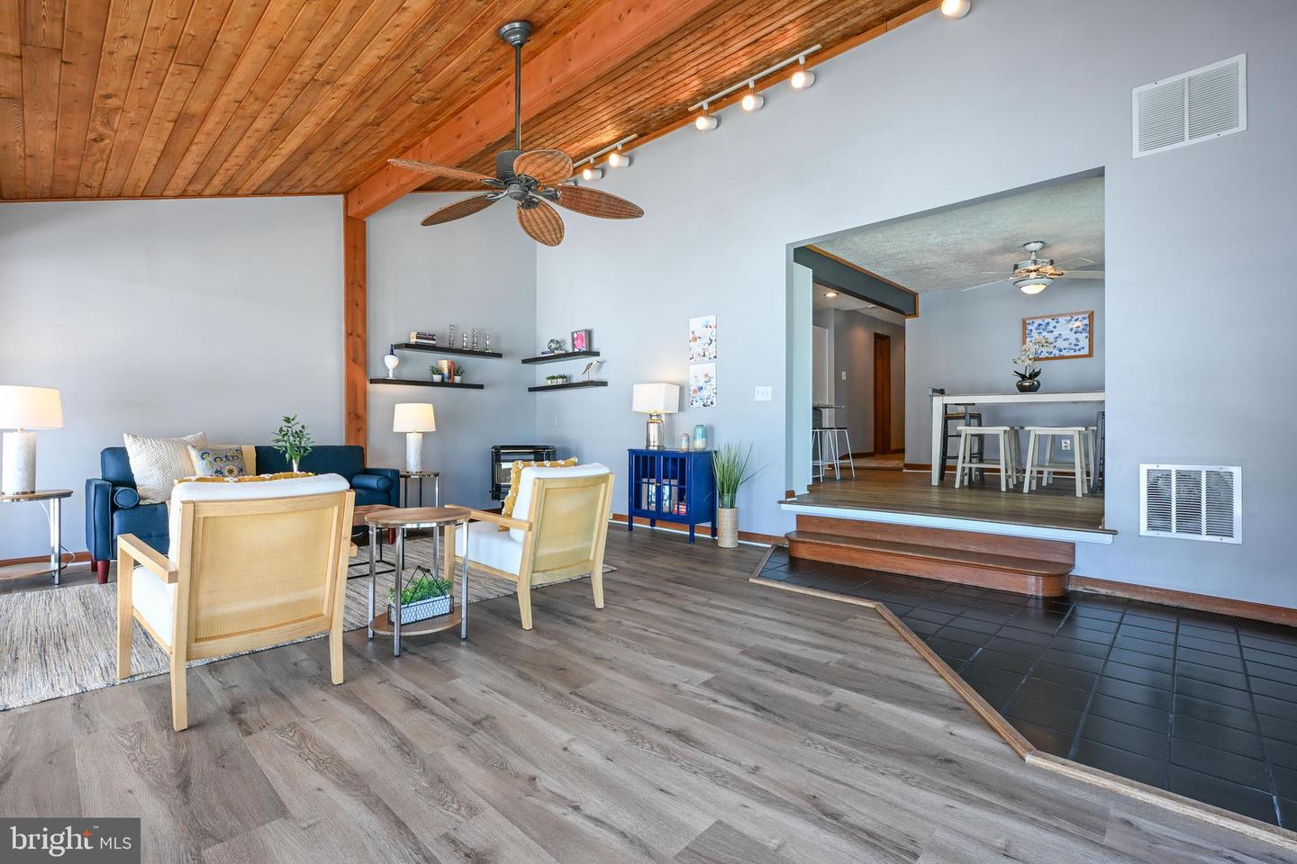 811 N LONG Cv Rd GLEN BURNIE, MD 21060