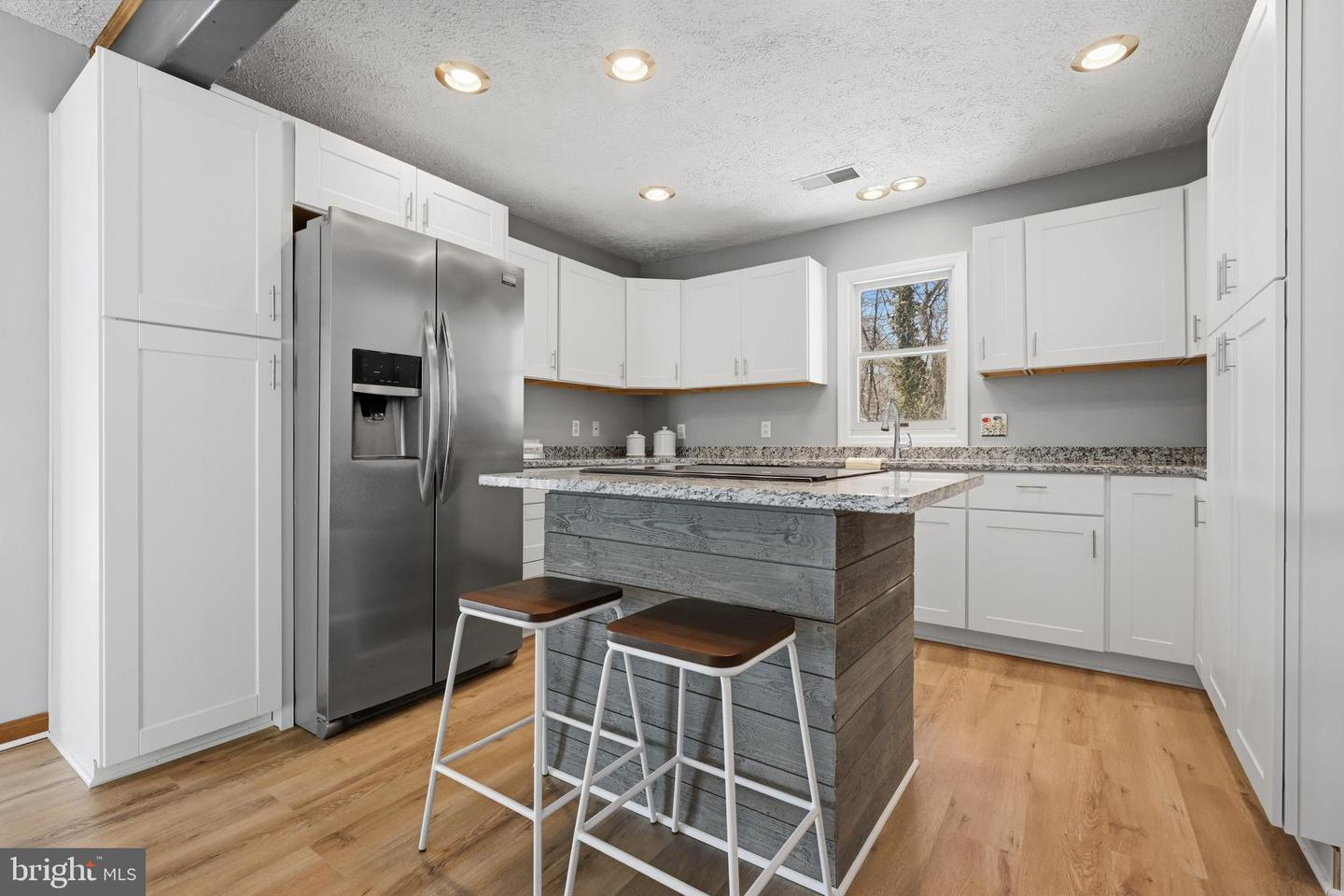 811 N LONG Cv Rd GLEN BURNIE, MD 21060