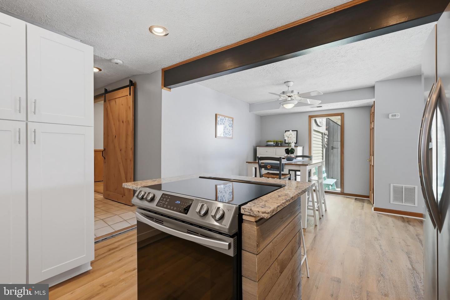 811 N LONG Cv Rd GLEN BURNIE, MD 21060