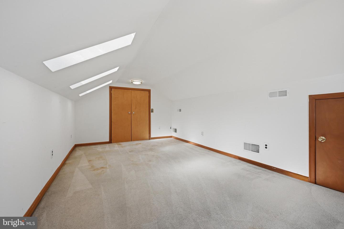 811 N LONG Cv Rd GLEN BURNIE, MD 21060