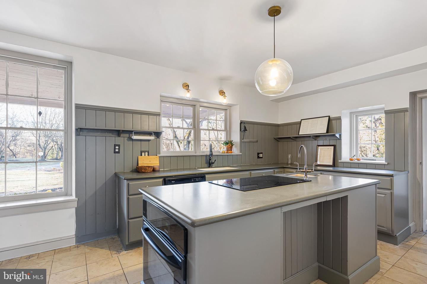 547 CONCORD Rd GLEN MILLS, PA 19342