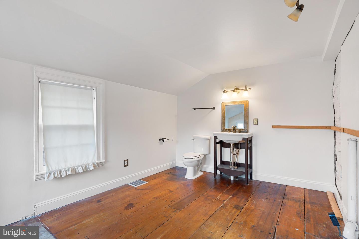 547 CONCORD Rd GLEN MILLS, PA 19342