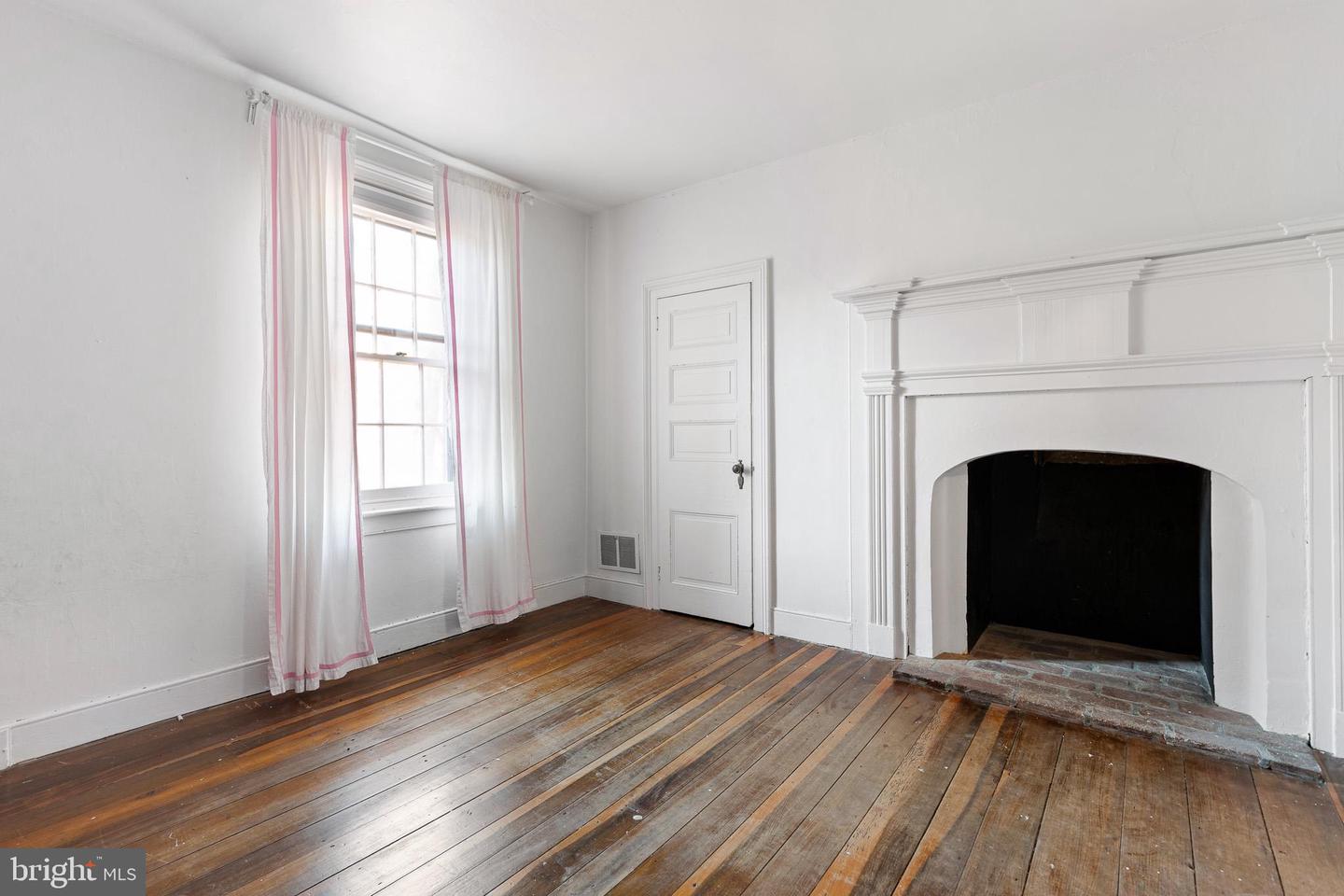 547 CONCORD Rd GLEN MILLS, PA 19342