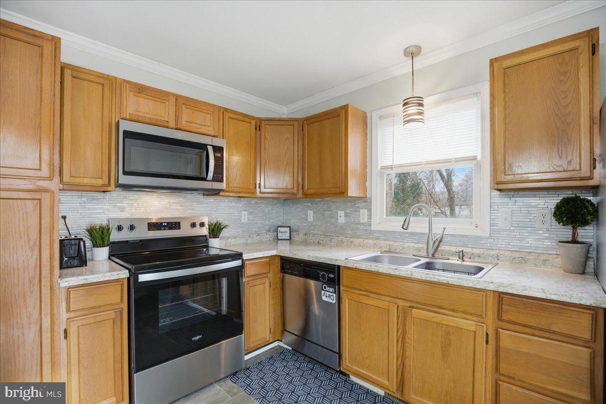 715 WILLOW Rd LUSBY, MD 20657