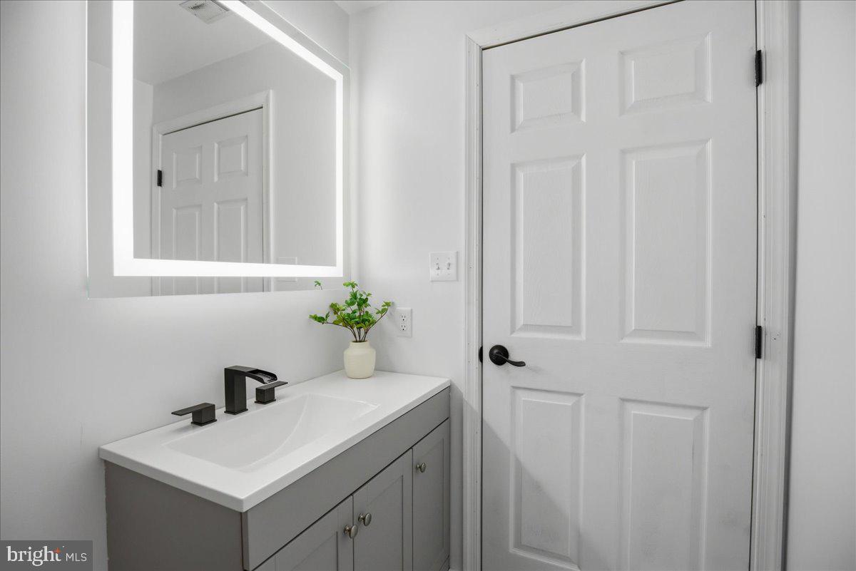 715 WILLOW Rd LUSBY, MD 20657