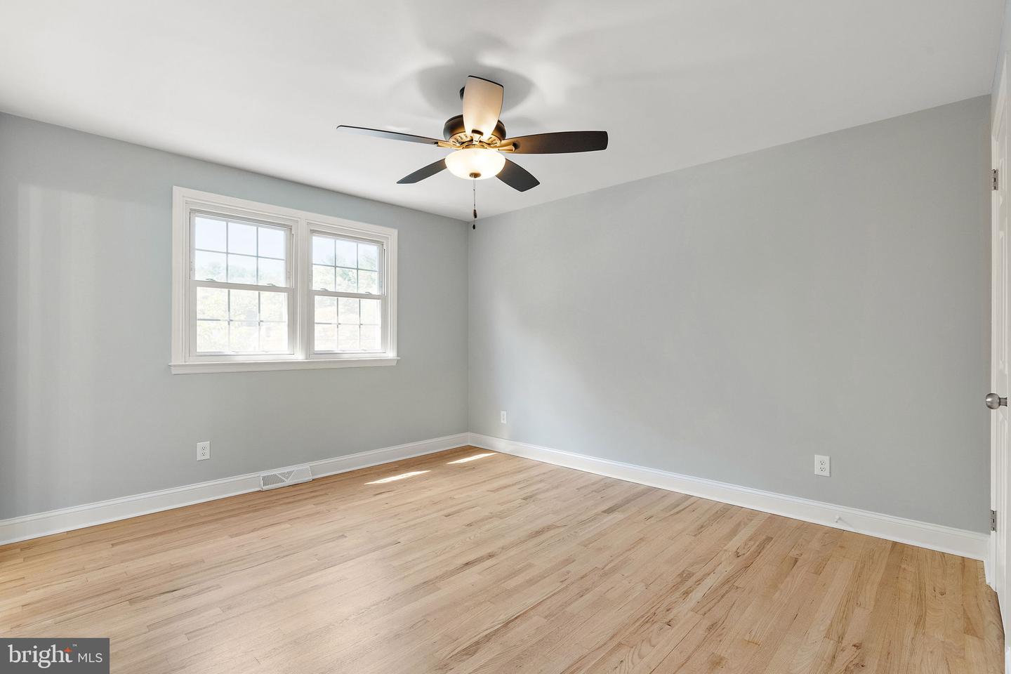 506 CAMBRIDGE Dr NEWARK, DE 19711