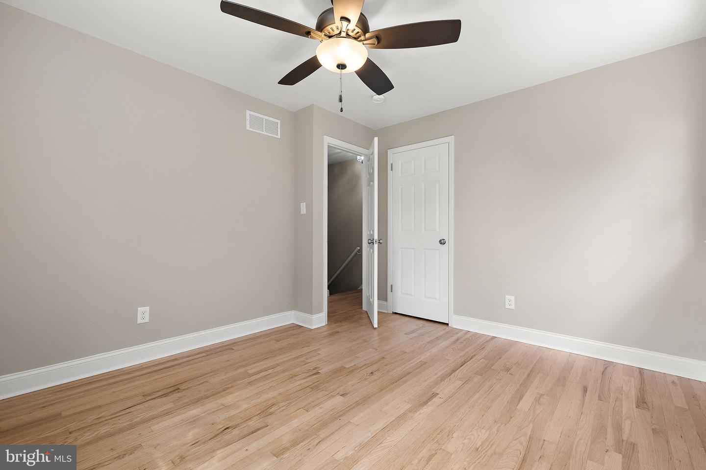 506 CAMBRIDGE Dr NEWARK, DE 19711