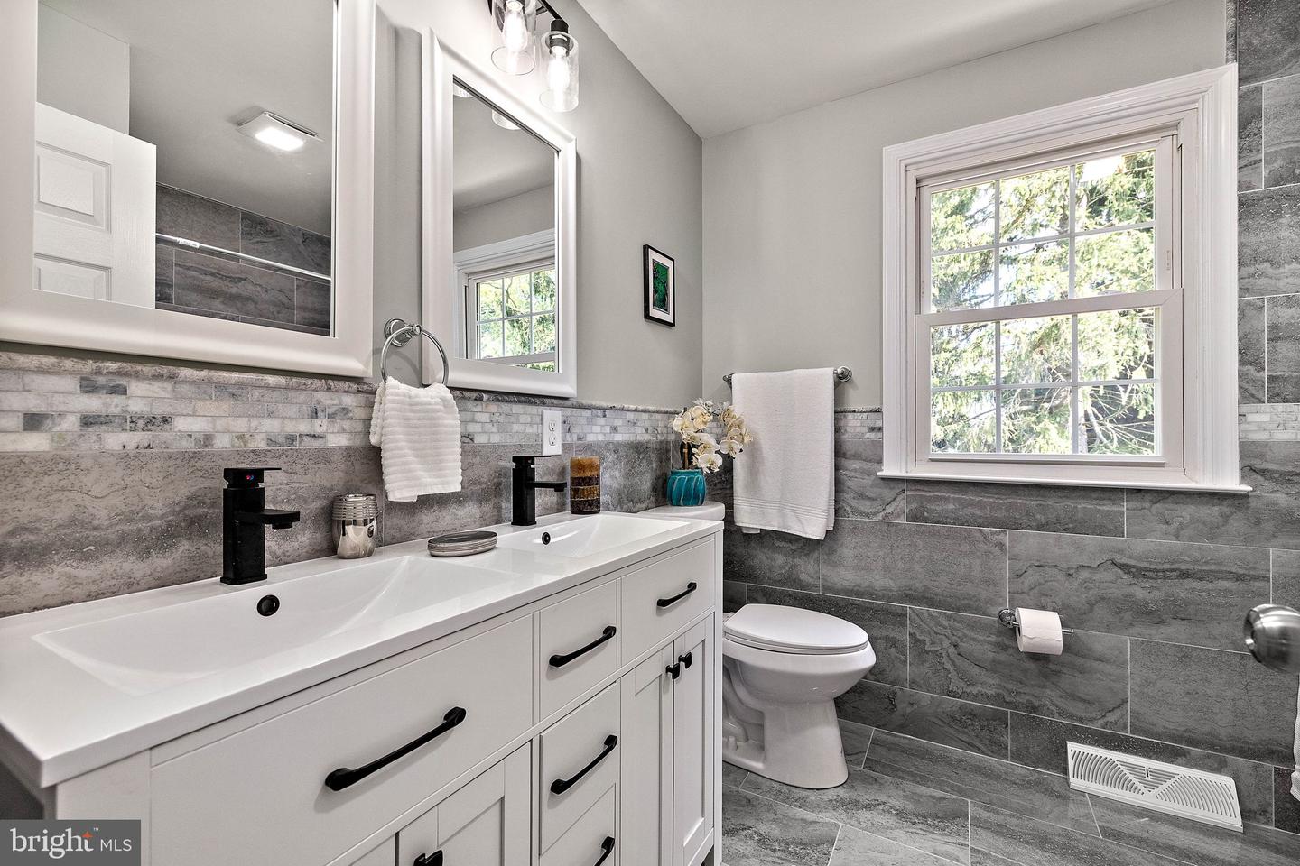 506 CAMBRIDGE Dr NEWARK, DE 19711