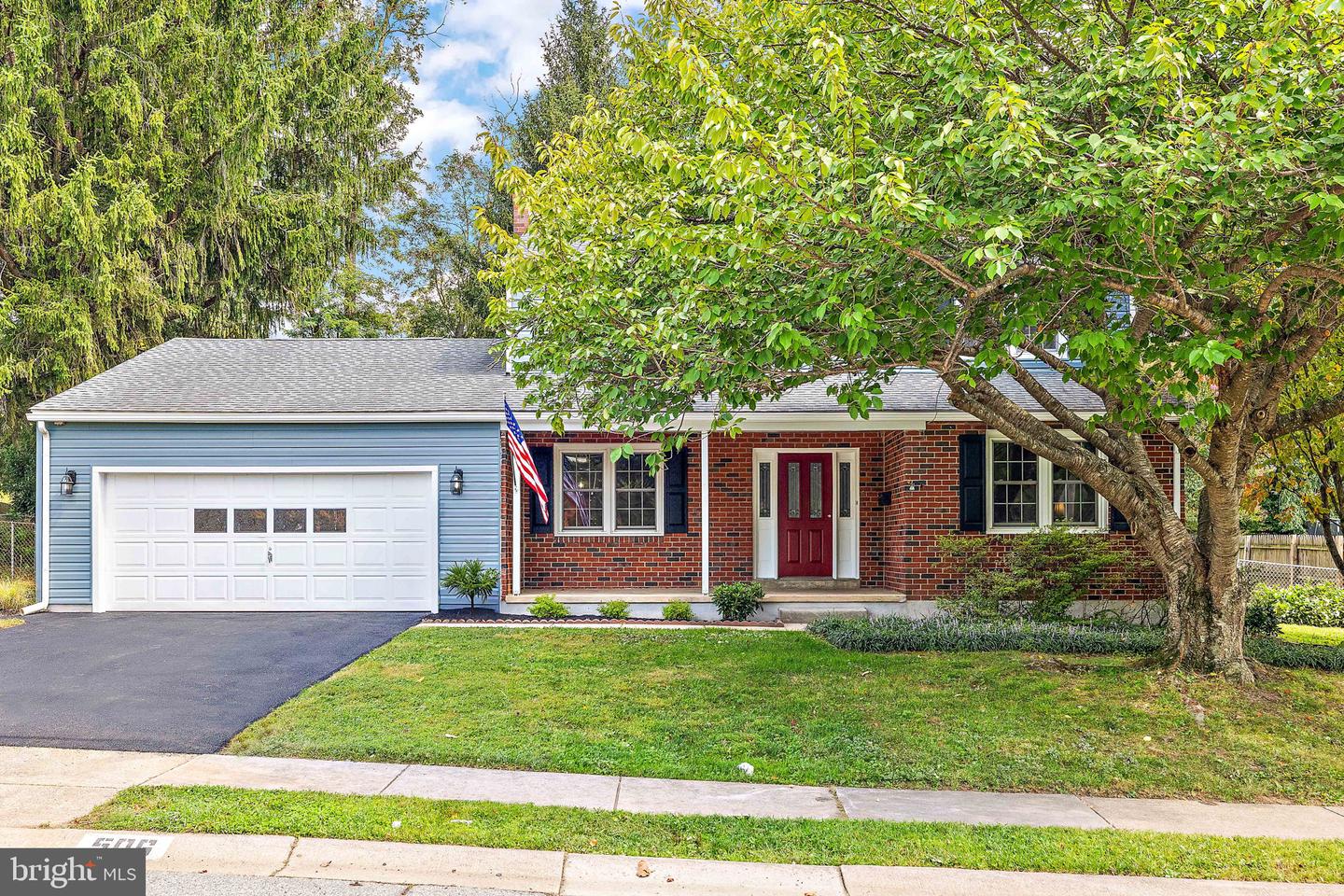 506 CAMBRIDGE Dr NEWARK, DE 19711