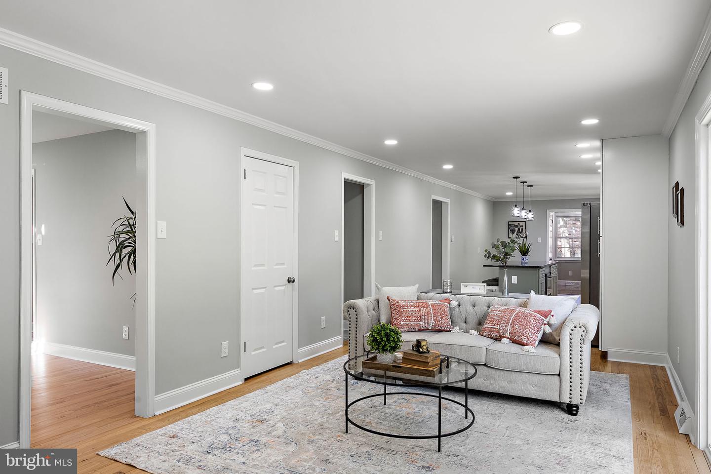 506 CAMBRIDGE Dr NEWARK, DE 19711