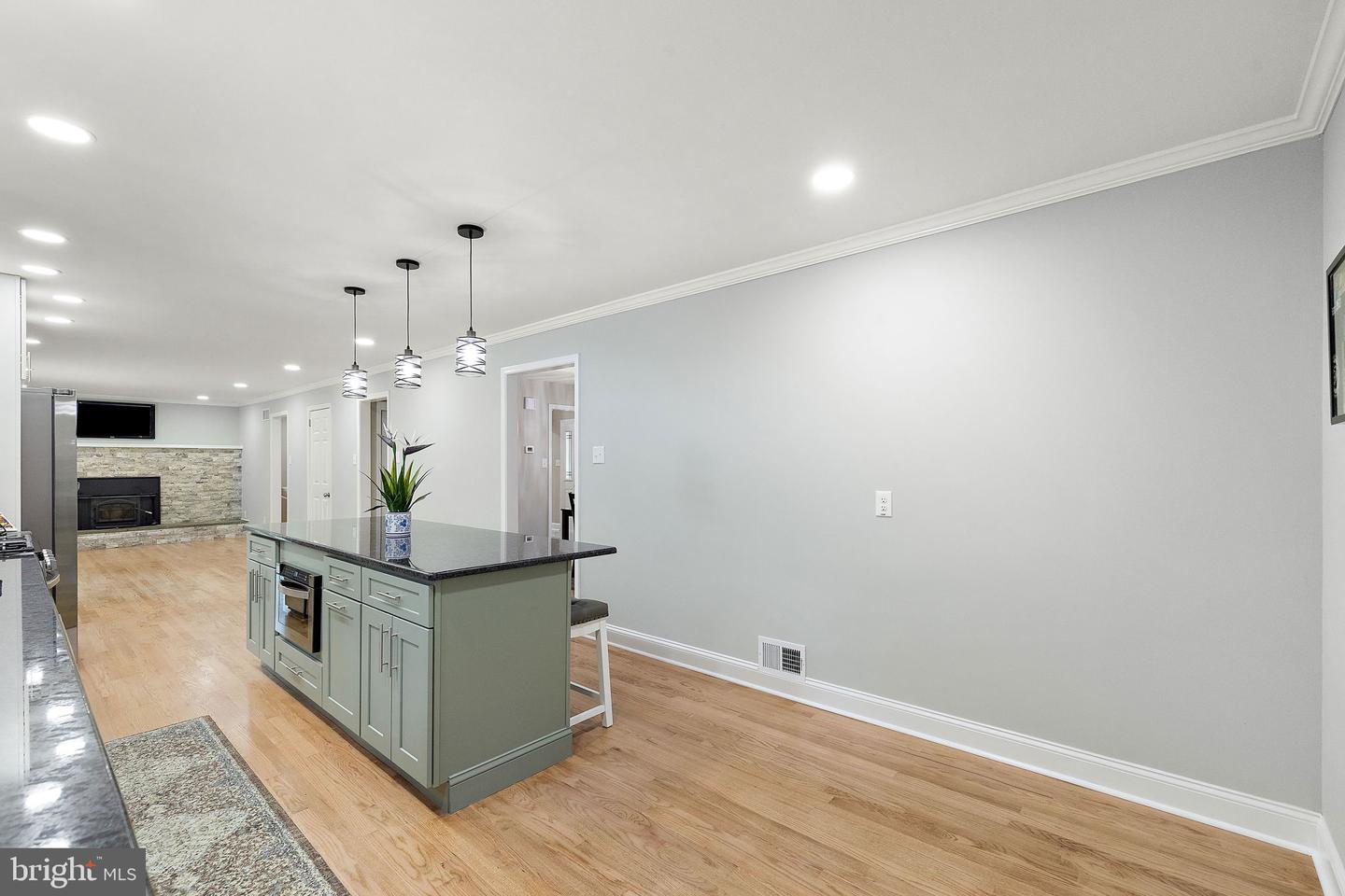 506 CAMBRIDGE Dr NEWARK, DE 19711