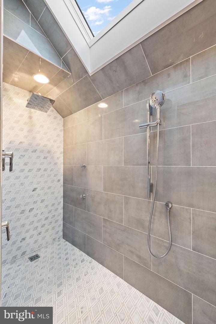 302 STONE Brk Dr WILMINGTON, DE 19807