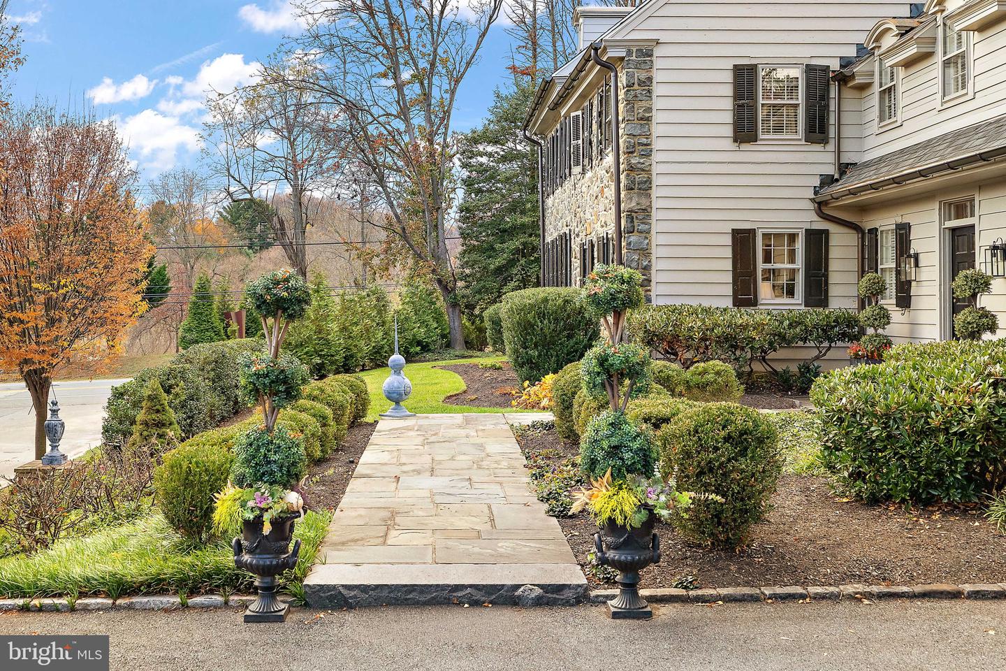 302 STONE Brk Dr WILMINGTON, DE 19807