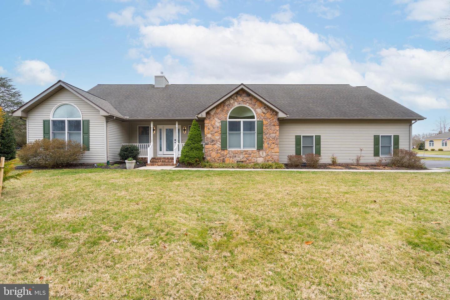 93 GLADE Cir W REHOBOTH BEACH, DE 19971