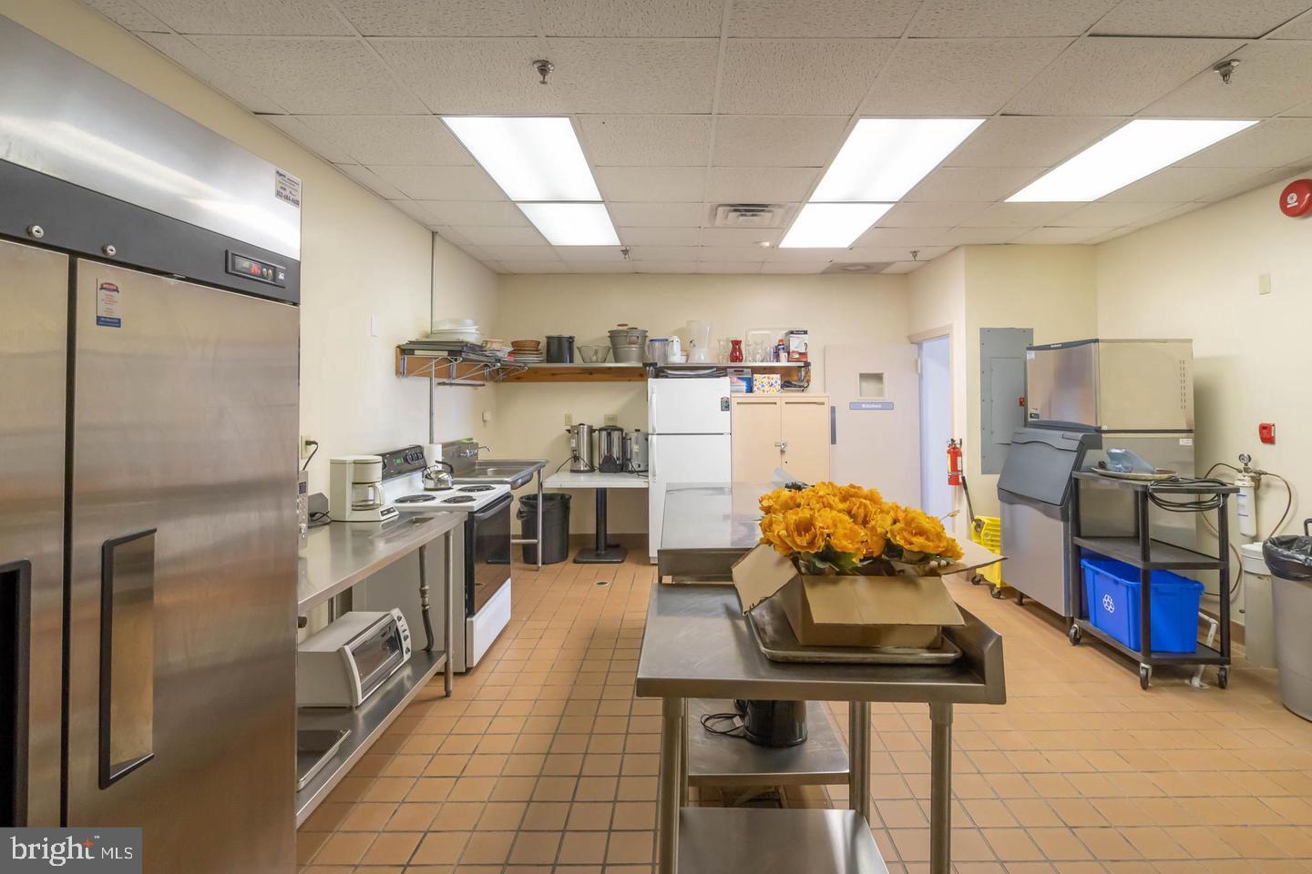 93 GLADE Cir W REHOBOTH BEACH, DE 19971