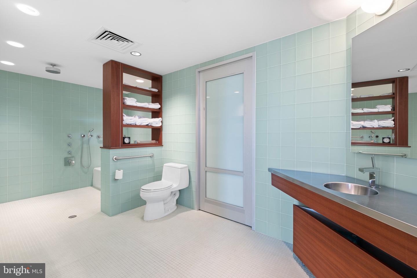 1100 LOVERING Ave #1304/1306 WILMINGTON, DE 19806