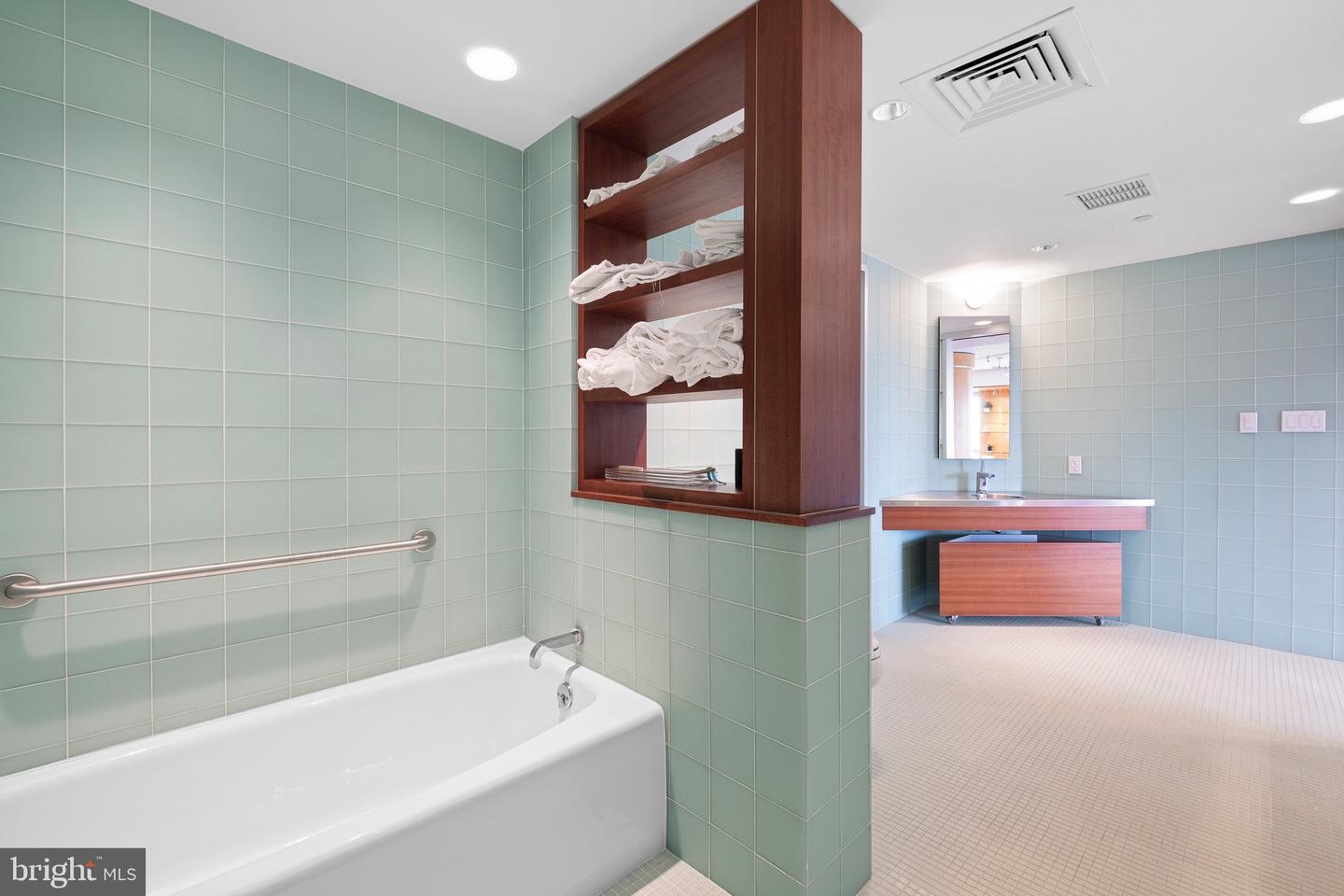 1100 LOVERING Ave #1304/1306 WILMINGTON, DE 19806