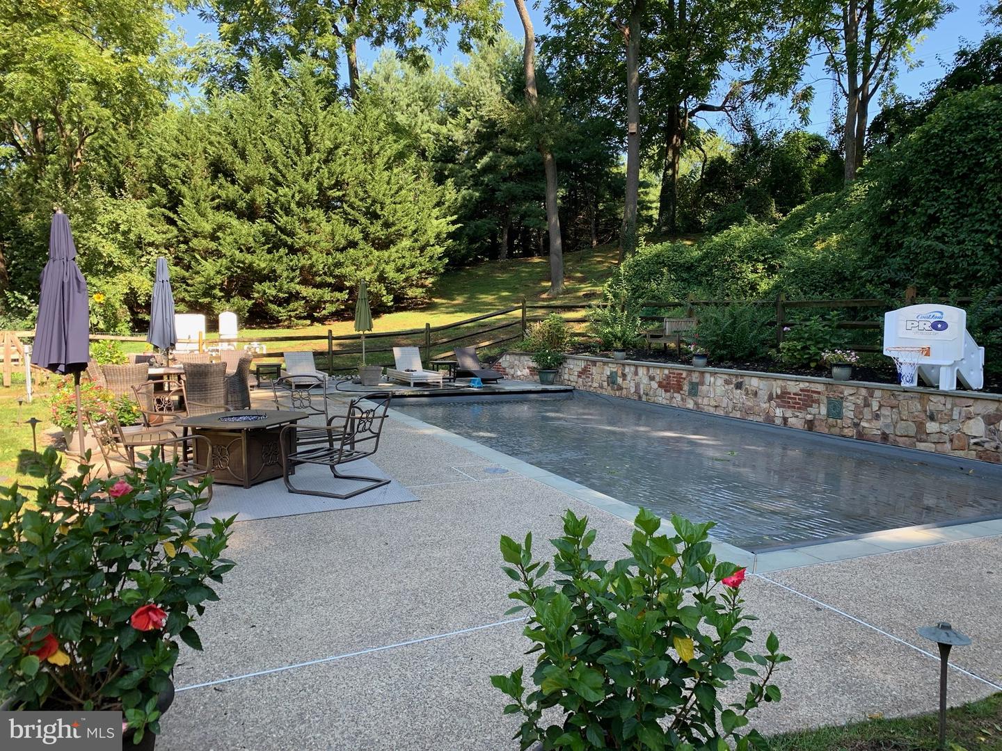 809 CHRISTOPHER Ct HOCKESSIN, DE 19707