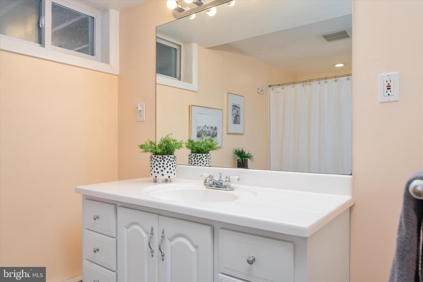 1045 SAINT MARGARETS Dr ANNAPOLIS, MD 21409