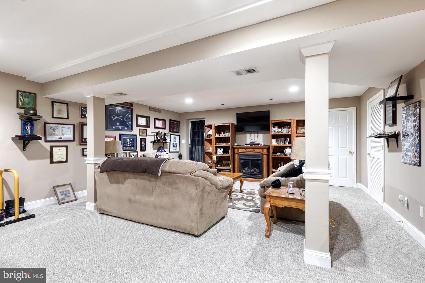 2970 SIWANOY Dr EDGEWOOD, MD 21040