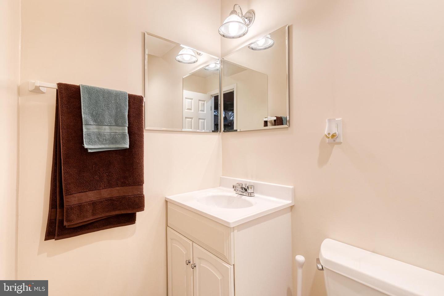 2970 SIWANOY Dr EDGEWOOD, MD 21040