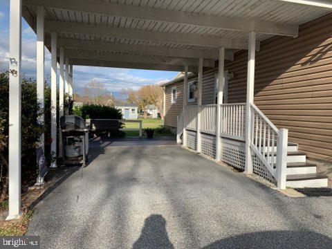 607 COLLINS St BETHANY BEACH, DE 19930