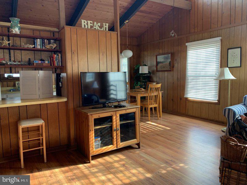 607 COLLINS St BETHANY BEACH, DE 19930