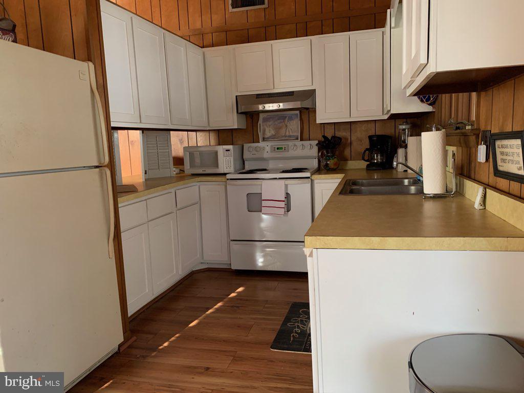 607 COLLINS St BETHANY BEACH, DE 19930