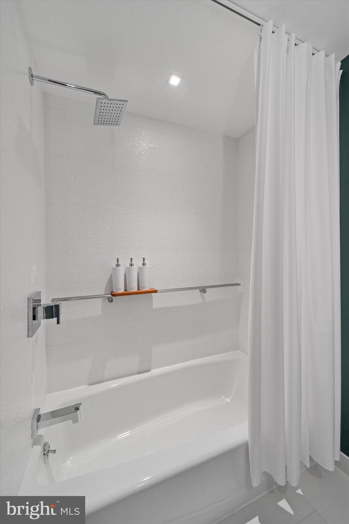 1100 LOVERING Ave #802 WILMINGTON, DE 19806