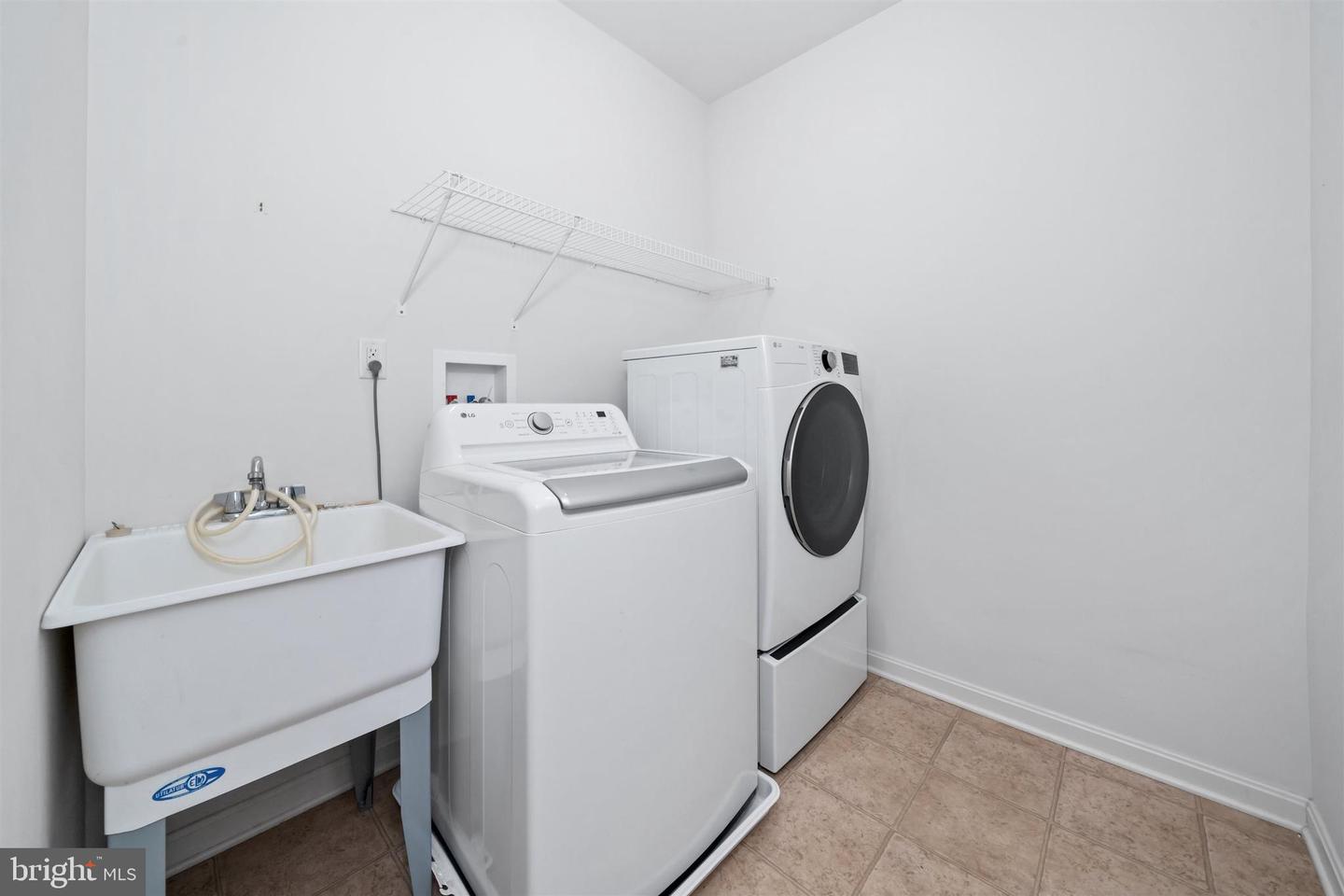 64 GRAND NATIONAL Ln NEWARK, DE 19702