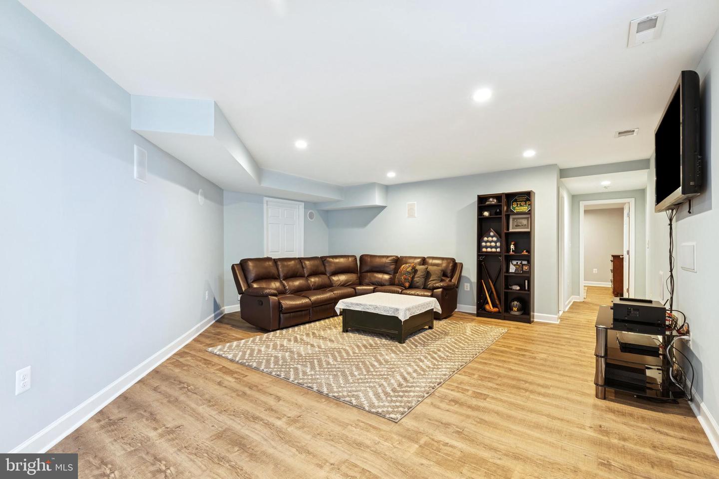 8307 BANISTER Rd SEVERN, MD 21144