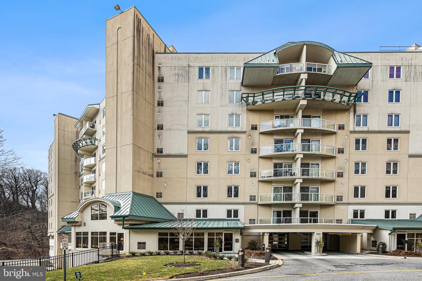 1702 PARK #038