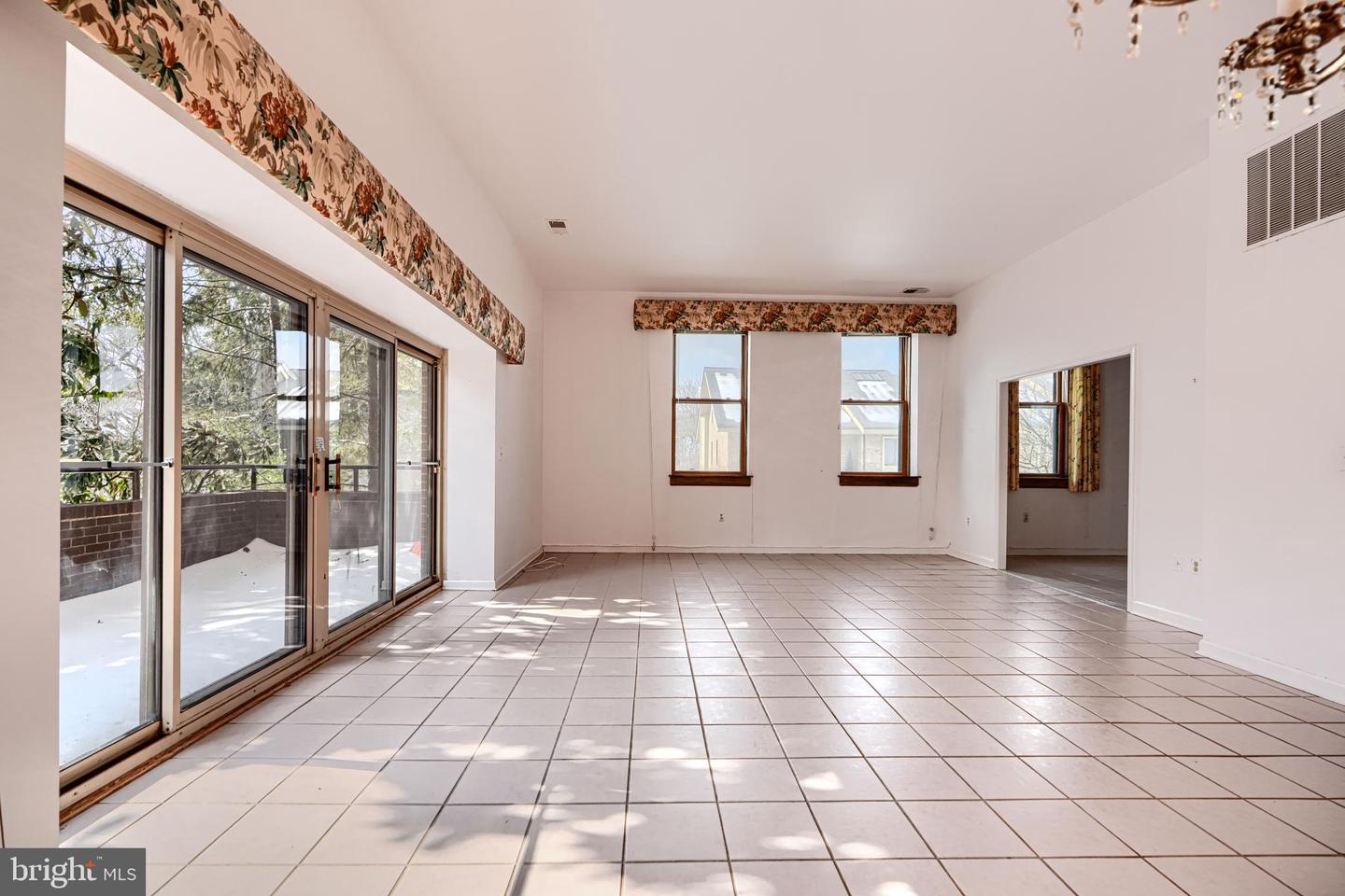 5712 ROLAND Ave #1E BALTIMORE, MD 21210