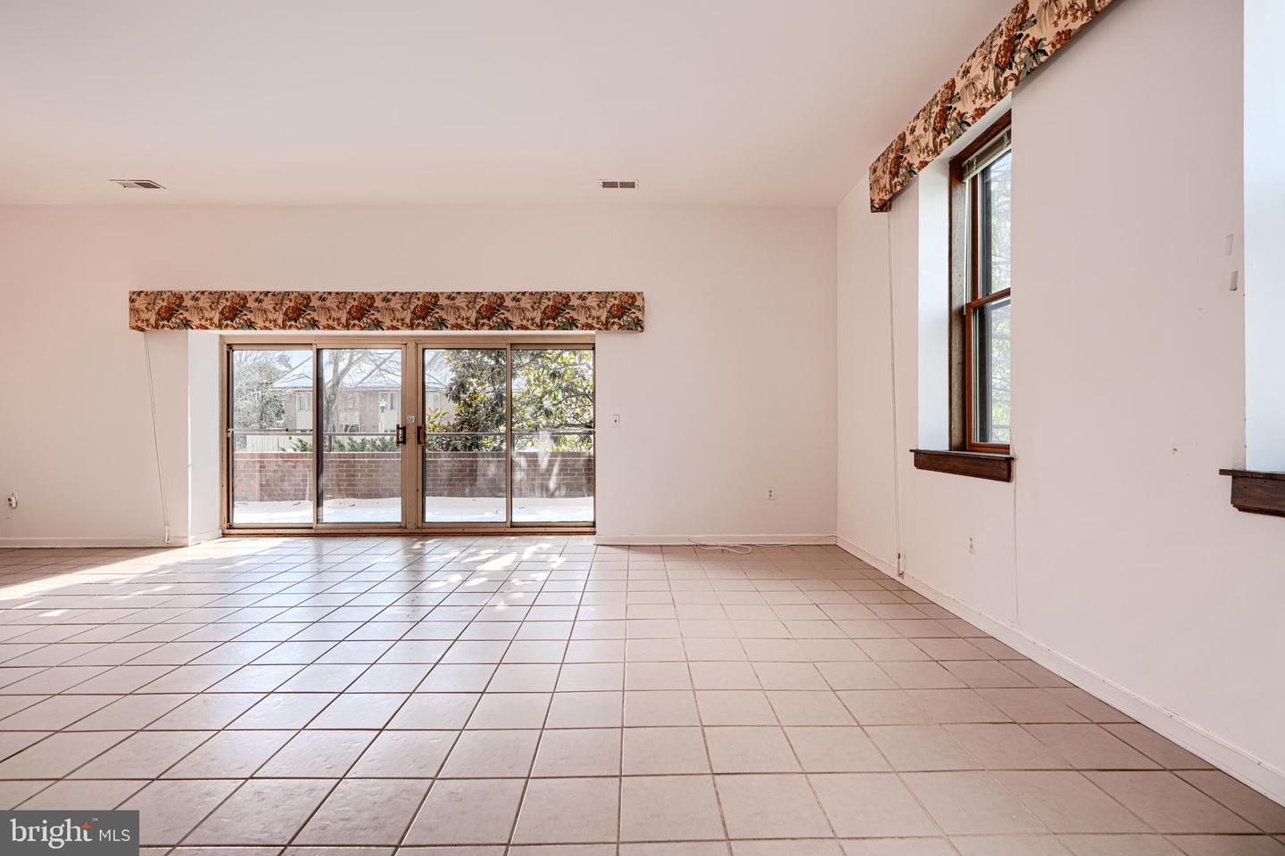 5712 ROLAND Ave #1E BALTIMORE, MD 21210