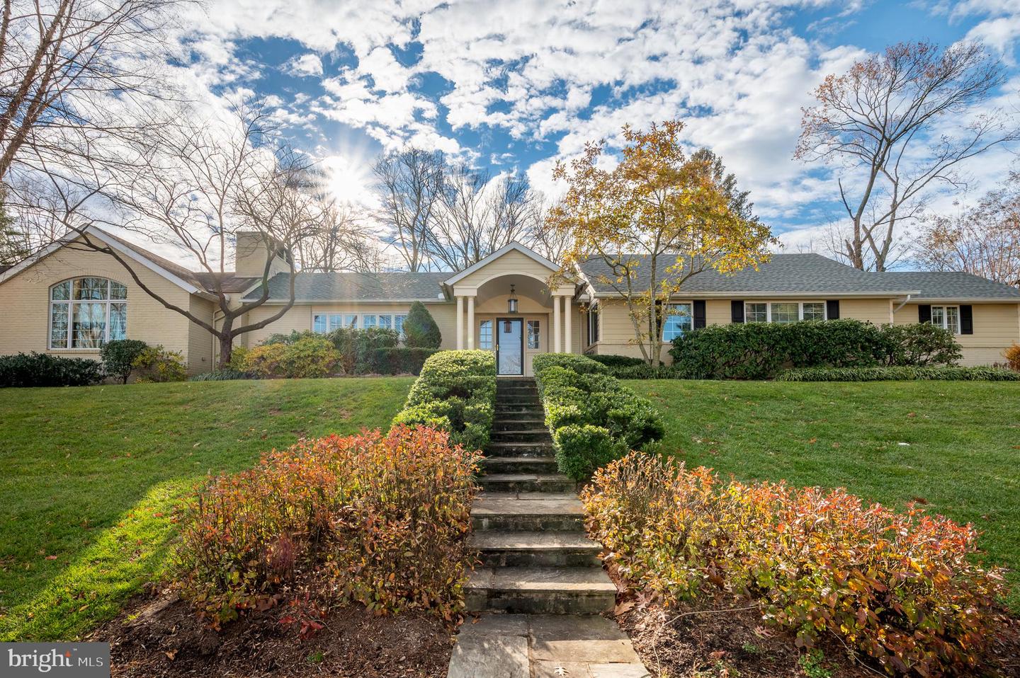 102 BROOK VALLEY