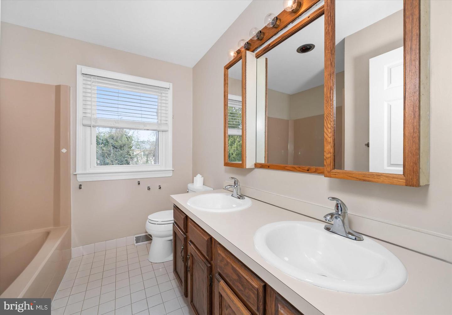 26 OLD STABLE Ln NEWARK, DE 19711