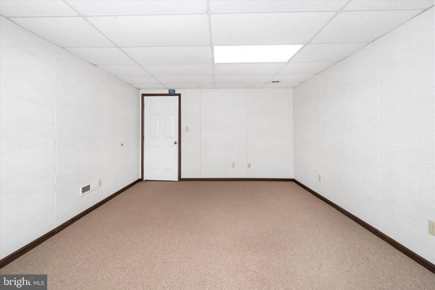 26 OLD STABLE Ln NEWARK, DE 19711